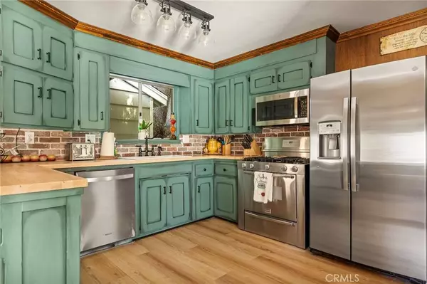 199 Zermat DR, Crestline, CA 92325