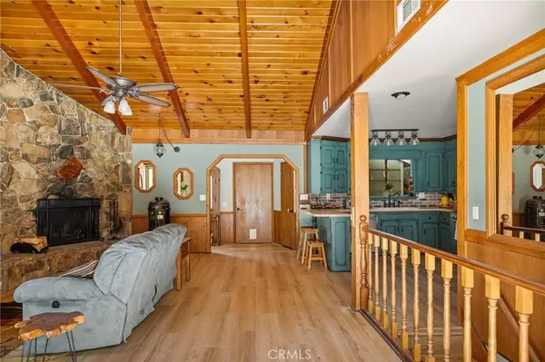 199 Zermat DR, Crestline, CA 92325