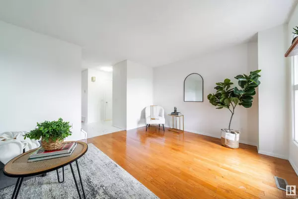 2459 78 ST NW, Edmonton, AB T6K 3W3