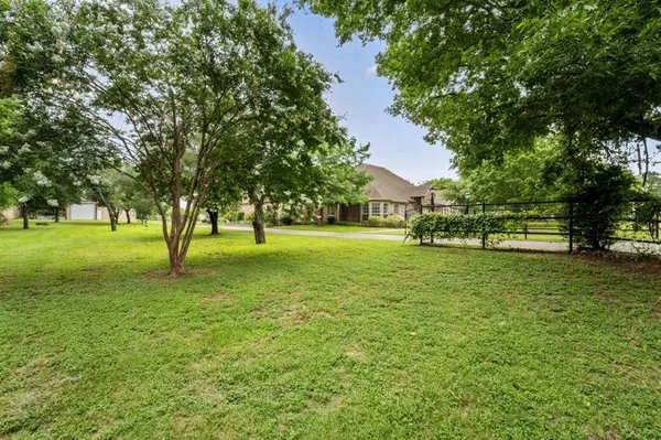 5920 Myra Drive, Mansfield, TX 76063