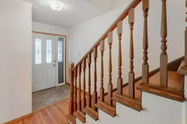 139 Wedgewood DR SW, Calgary, AB t3c3g9