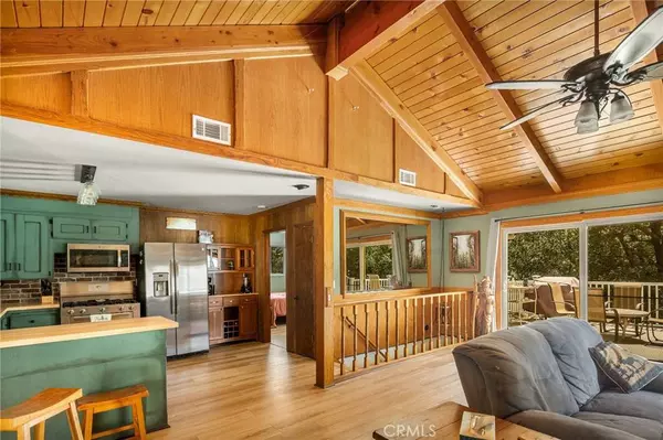 199 Zermat DR, Crestline, CA 92325