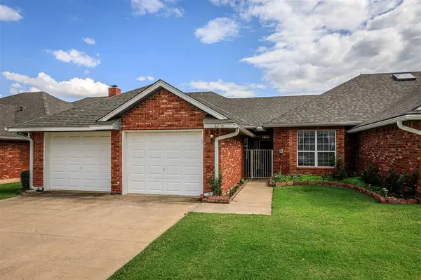 6710 NW Maple Dr, Lawton, OK 73505