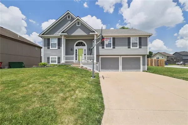 1210 NW Honeylocust CT, Grain Valley, MO 64029