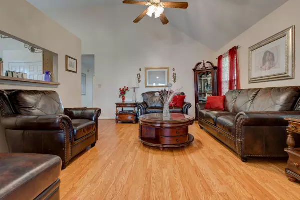 302 Virginia LN, Nicholasville, KY 40356