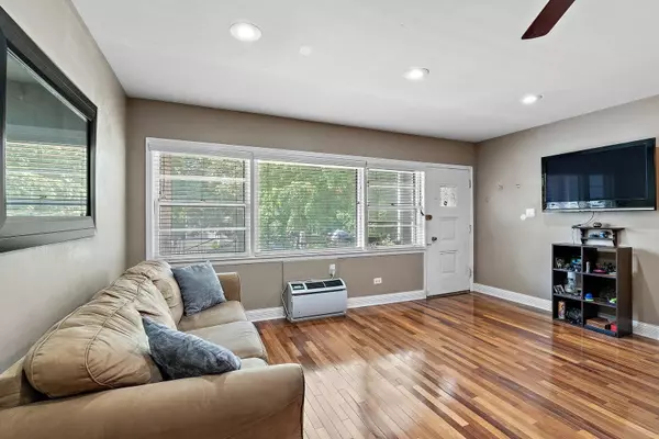 1005 N Harlem AVE #F, Oak Park, IL 60302