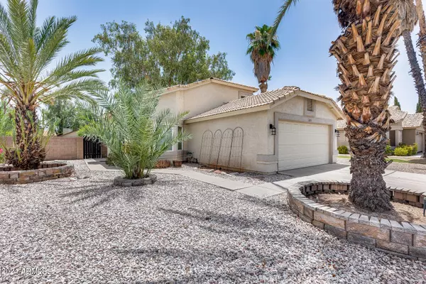 3035 E TOPEKA Drive, Phoenix, AZ 85050