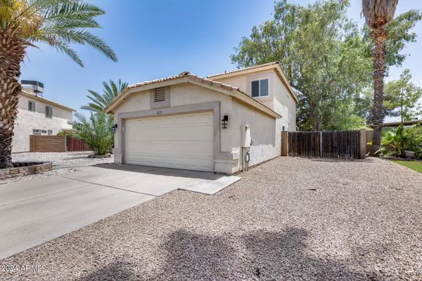 3035 E TOPEKA Drive, Phoenix, AZ 85050