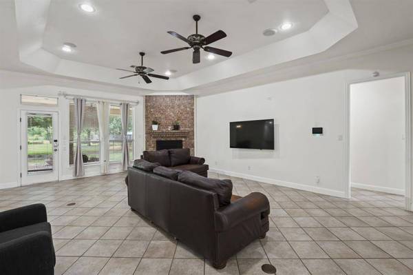 5920 Myra Drive, Mansfield, TX 76063