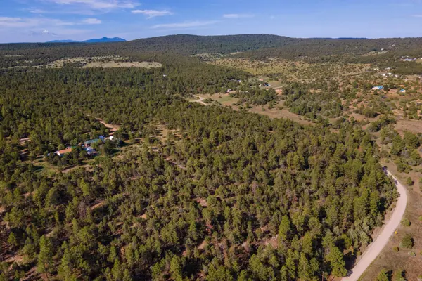 10 Young RD, Tijeras, NM 87059