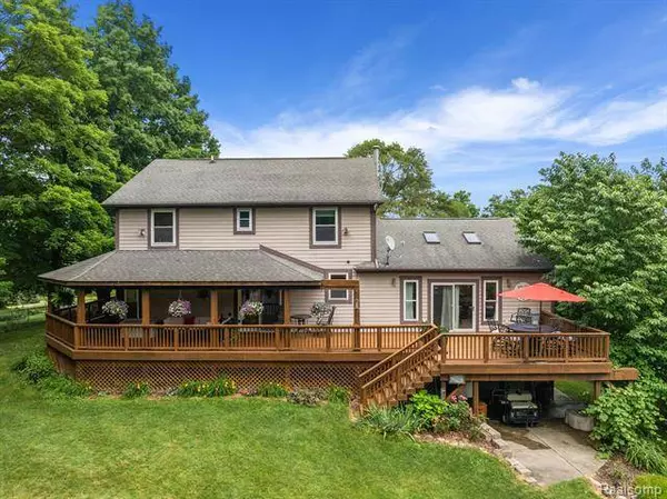 215 HEIGHTS Road, Lake Orion, MI 48362