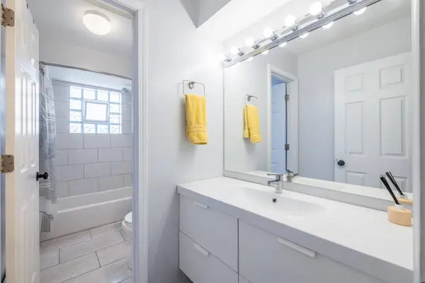 3009 N PARIS Avenue #304, River Grove, IL 60171