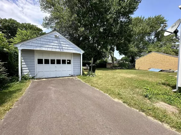 17 Lydall Road, East Hartford, CT 06118