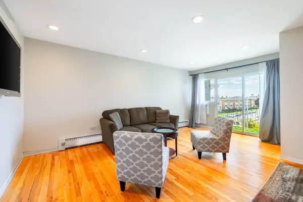 3009 N PARIS Avenue #304, River Grove, IL 60171