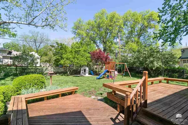 2826 Oregon LN, Manhattan, KS 66502