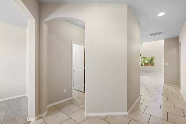 8415 Mock Heather RD NW, Albuquerque, NM 87120