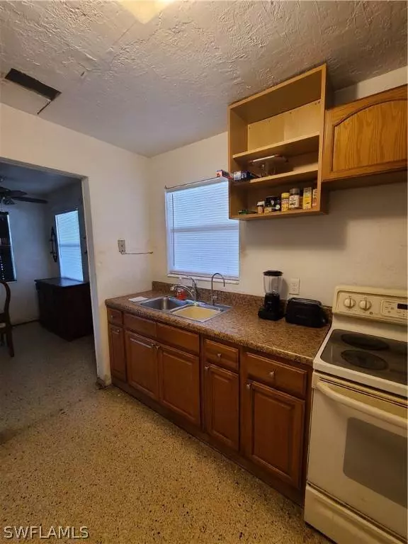 2963 Edison AVE, Fort Myers, FL 33916