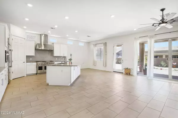 1639 W Seabiscuit Street, Tucson, AZ 85704