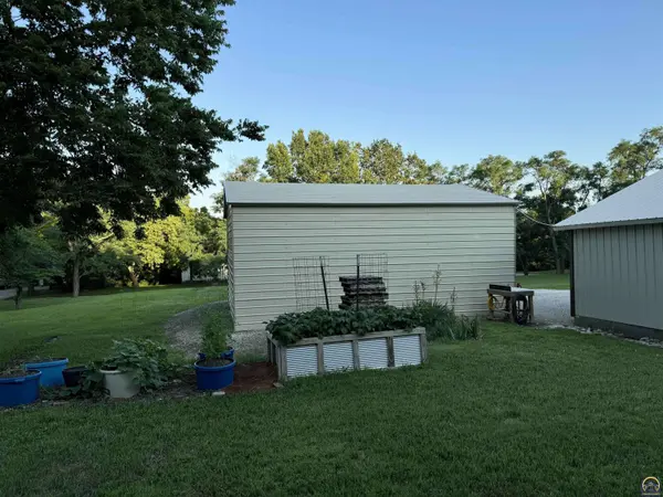 401/407 Locust ST, Eskridge, KS 66423