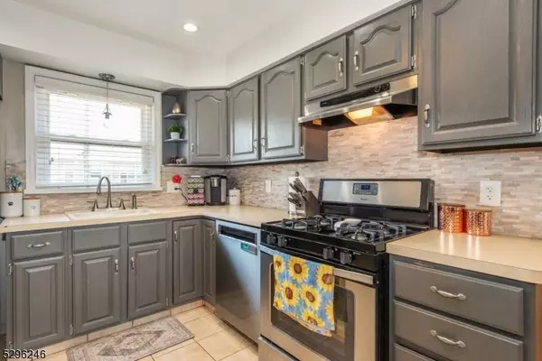 105 Abbe Ln, Clifton City, NJ 07013