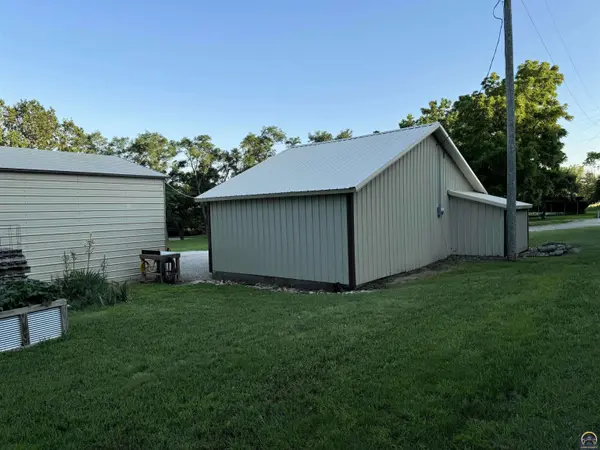 401/407 Locust ST, Eskridge, KS 66423