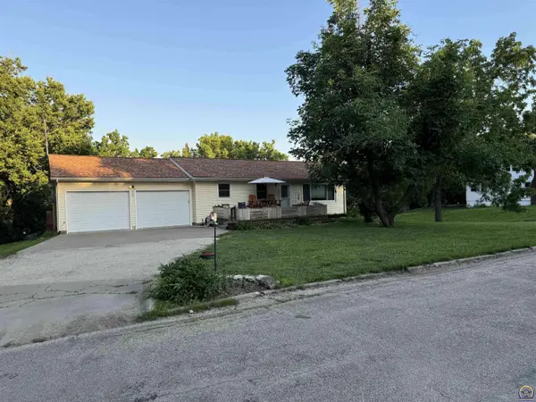 310 Locust ST, Eskridge, KS 66423