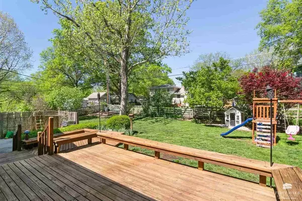 2826 Oregon LN, Manhattan, KS 66502