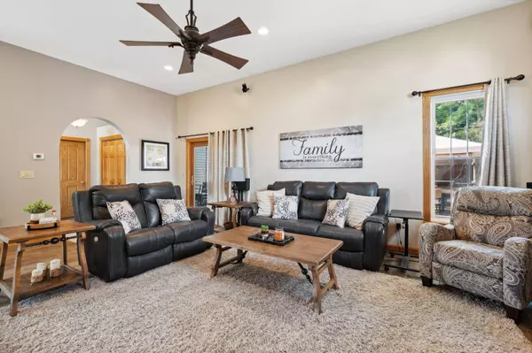 4 Edgemont AVE, Waterville, ME 04901