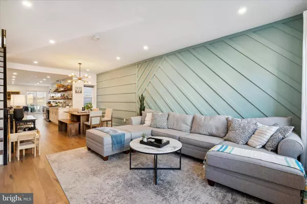 1937 S 5TH ST, Philadelphia, PA 19148