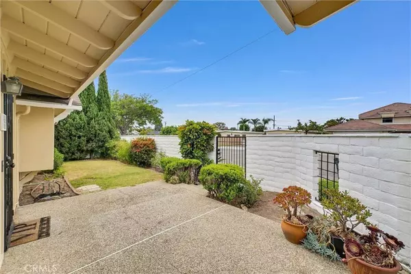 255 Sherwood ST, Costa Mesa, CA 92627