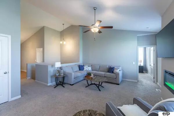 3814 S 205th Street, Omaha, NE 68022