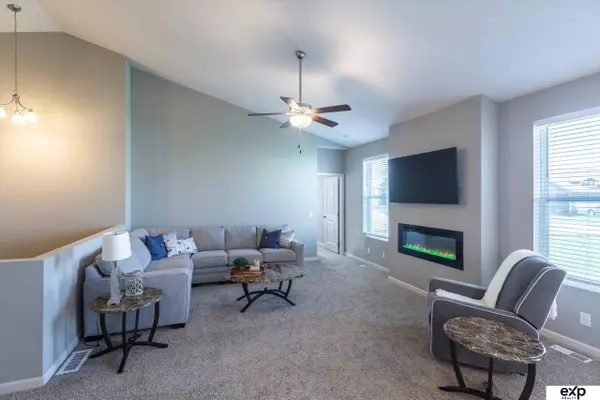 3814 S 205th Street, Omaha, NE 68022