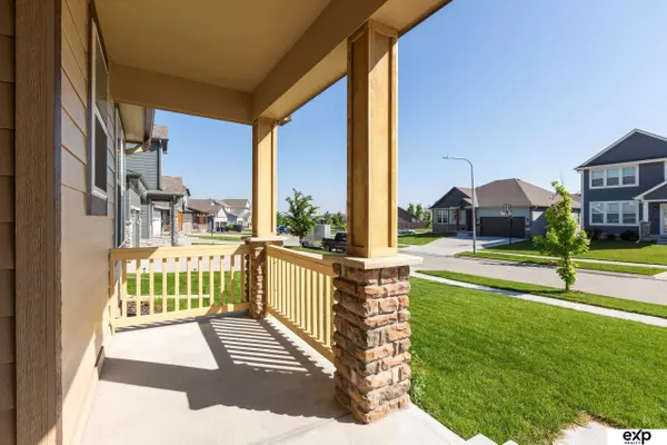 3814 S 205th Street, Omaha, NE 68022