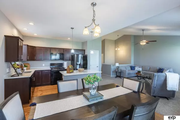 3814 S 205th Street, Omaha, NE 68022