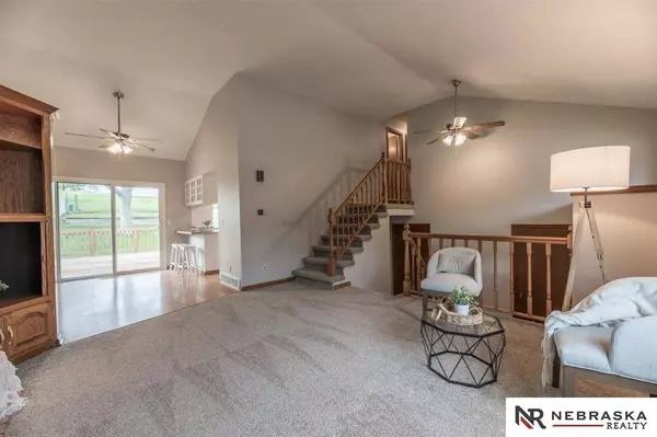 11021 Laurel Circle, Omaha, NE 68164