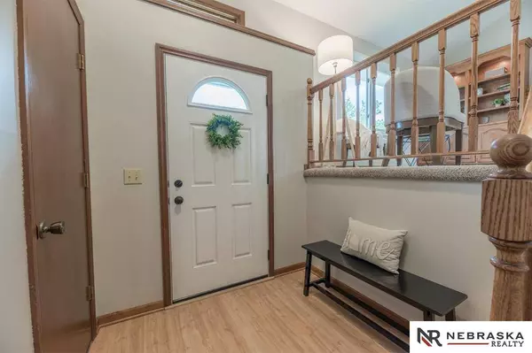 11021 Laurel Circle, Omaha, NE 68164