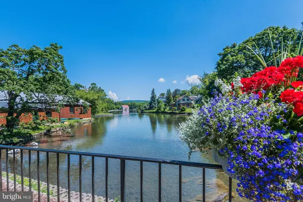 10 ENCK DR, Boiling Springs, PA 17007