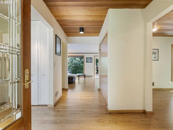 1612 SW UPLAND DR, Portland, OR 97221