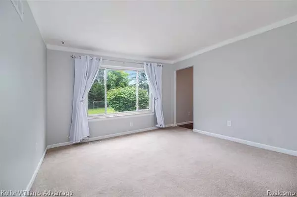 6582 Sturbridge Lane, Canton, MI 48187