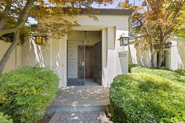 3221 Sierra Oaks DR, Sacramento, CA 95864