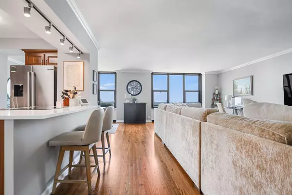 3150 N Lake Shore DR #33C, Chicago, IL 60657