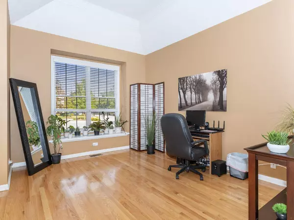 29W521 Cerny Circle, Warrenville, IL 60555