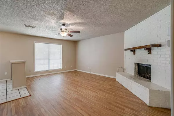 540 Edwards Drive, Saginaw, TX 76179