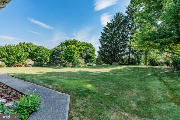 10 ENCK DR, Boiling Springs, PA 17007