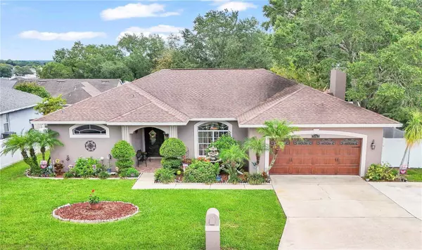 5862 CHARLOMA DR, Lakeland, FL 33812