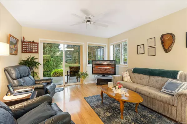 1285 Oceanside Dr, Qualicum Beach, BC V9K 1T8