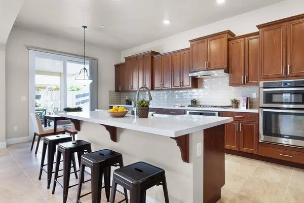 3192 Demartini DR, Roseville, CA 95661