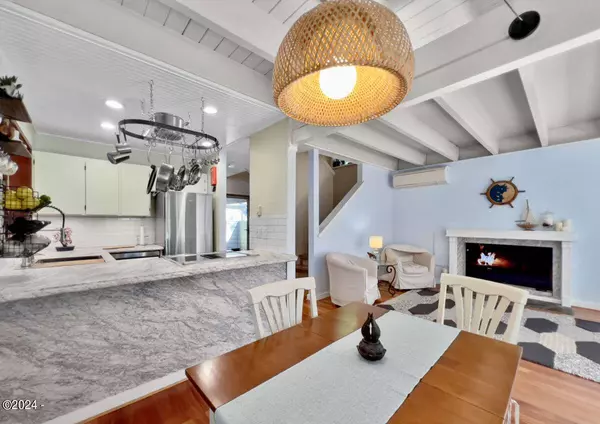 1286 SW Meadow LN, Depoe Bay, OR 97341