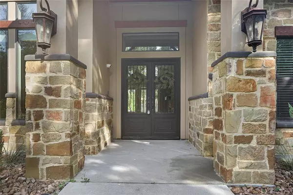 403 W Spreading Oaks AVE, Friendswood, TX 77546