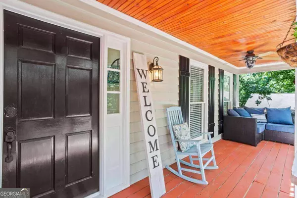 577 Lakeshore DR, Berkeley Lake, GA 30096